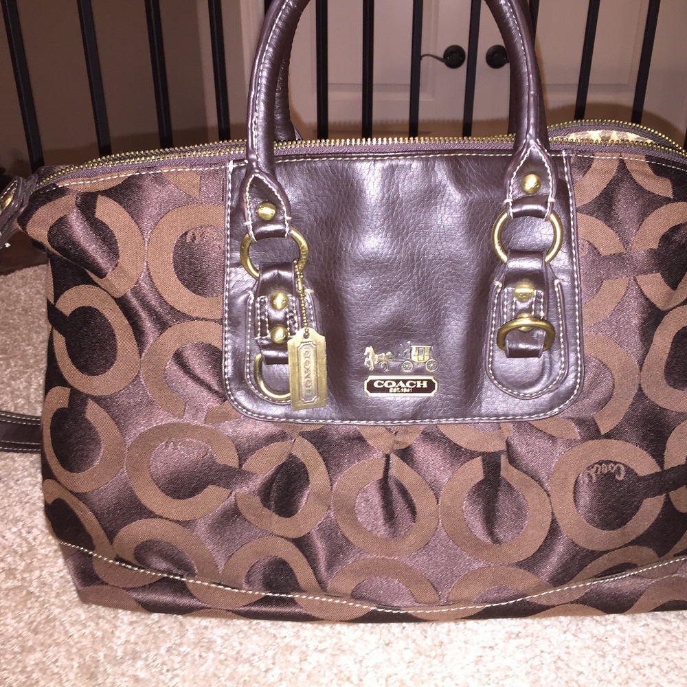 COACH - Picture 3 of 3
